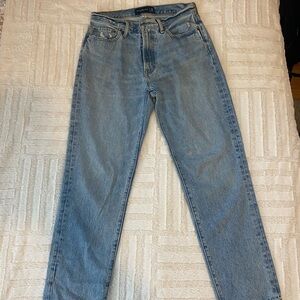 Abercrombie Mens 90s Loose Jeans 
Size: 30w 32L